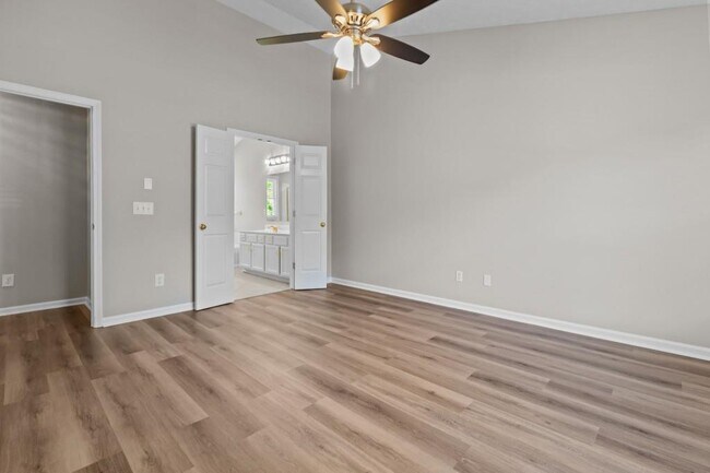Building Photo - 4050 River Green Pkwy