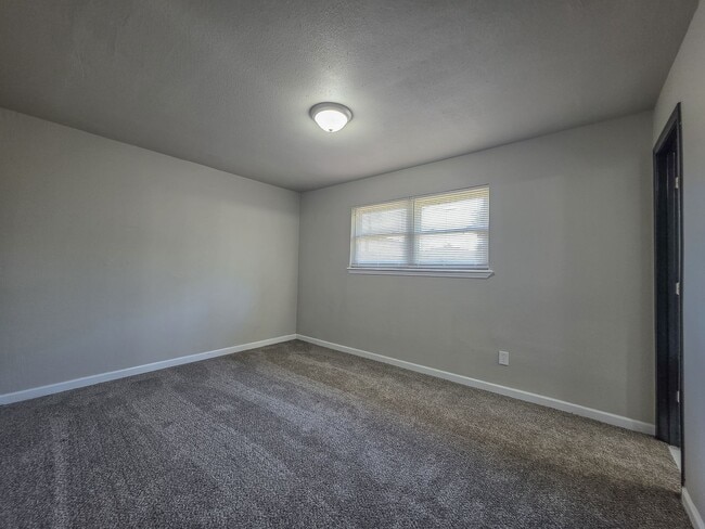 Building Photo - Fully Renovated 3-Bedroom Home in Bethany ...