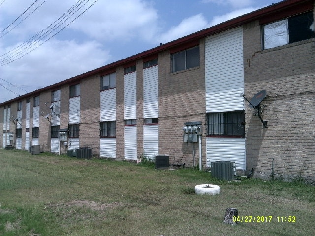 AC units at the rear - 100 E Magnolia Ave