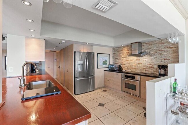 Building Photo - 4900 N Ocean Blvd