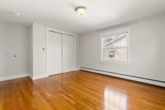 Building Photo - 334 Mystic St