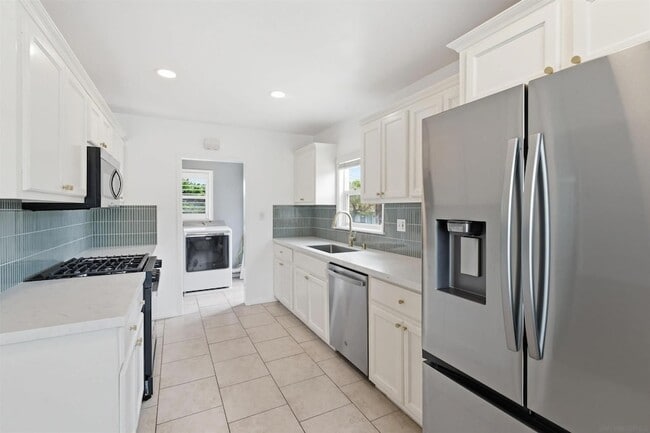 Building Photo - 6122 Nagel St