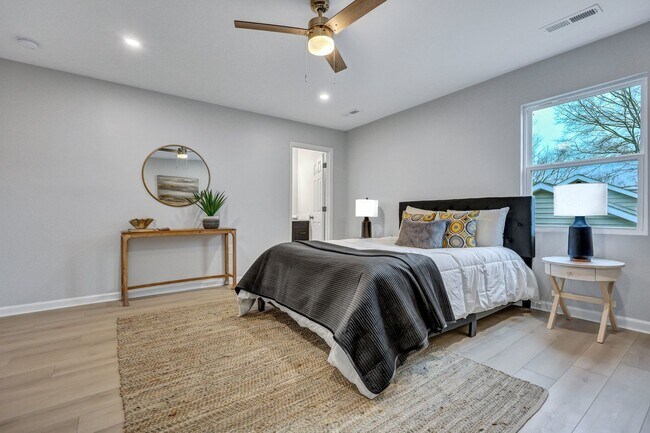 Building Photo - 828 Longbranch Dr