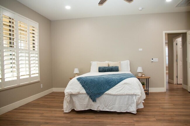 Building Photo - 1874 S 160th Ln