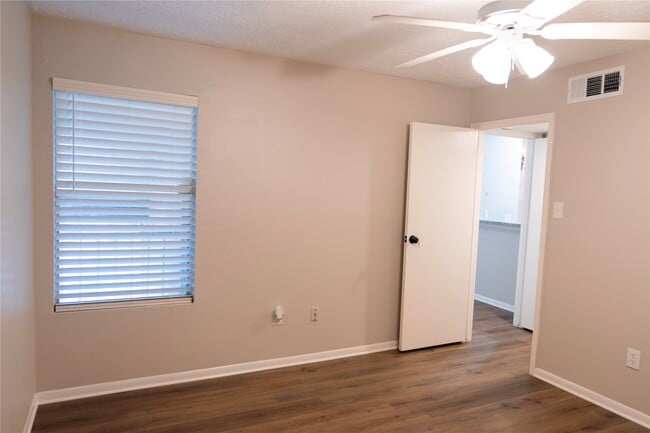 Building Photo - 2021 Spenwick Dr