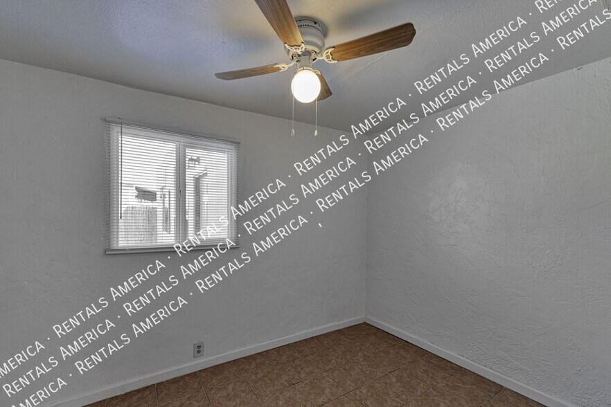 Building Photo - 2810 W Carnauba St