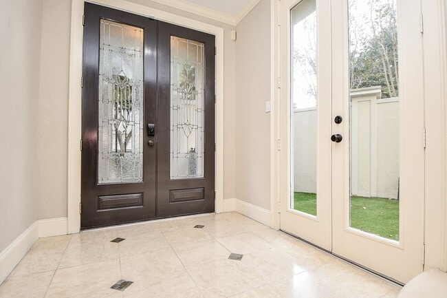 Building Photo - 2094 Brentwood Dr