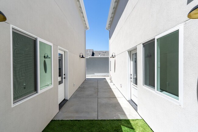 Building Photo - 340 Graves Ave