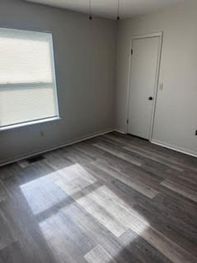 Building Photo - 1516 Kraft Ave