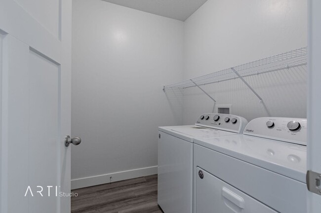 Building Photo - Top-Floor South-Facing Condo in Quail Hill...