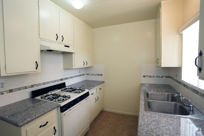 2 BR, 2BA-Kitchen - Cliff Terrace Apartments