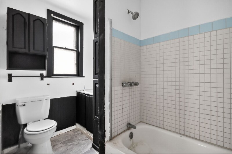 Building Photo - 2210 W Wiswall St