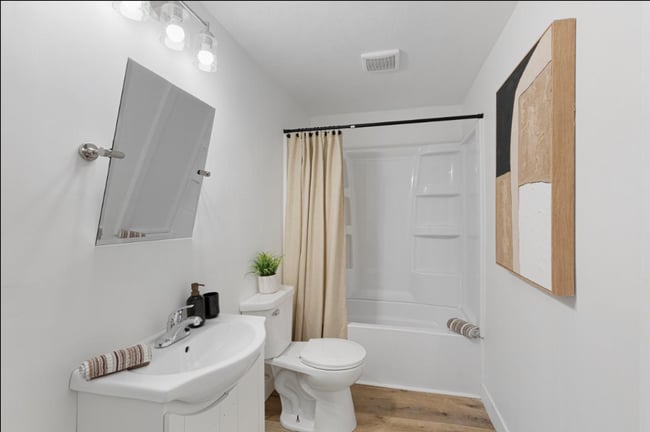 Building Photo - 2 Bed 1 Bath