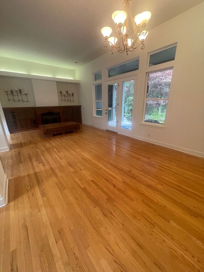 Building Photo - Beautiful 4 Bedroom on 2.5 Acres!
