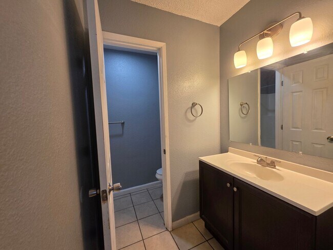 Building Photo - Gareth Ln - Triplex