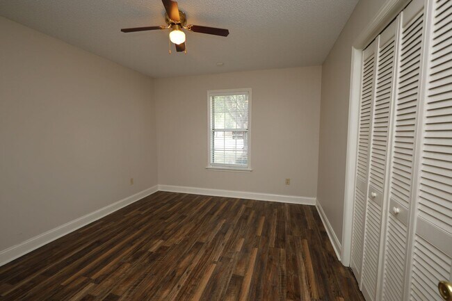 Building Photo - 326 Jennifer Cir