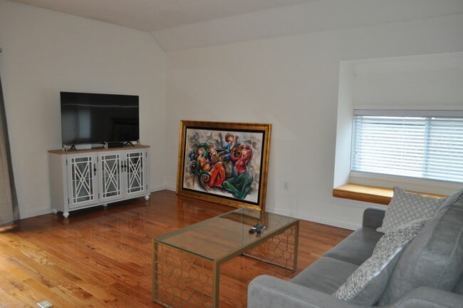 Building Photo - 29 Crocus Ln