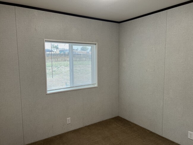 Building Photo - 582 Brent Dr