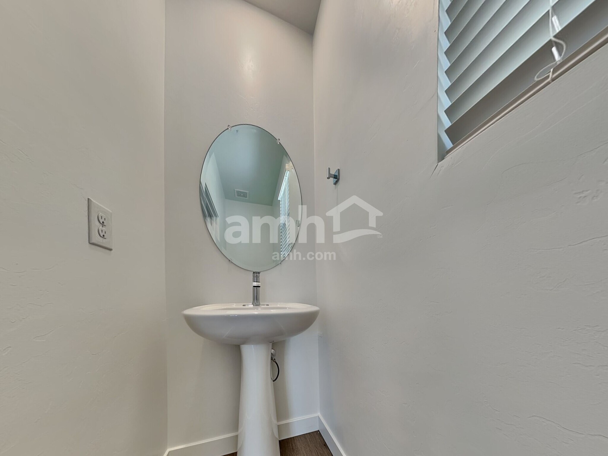 Building Photo - 6513 E Paseo Alga