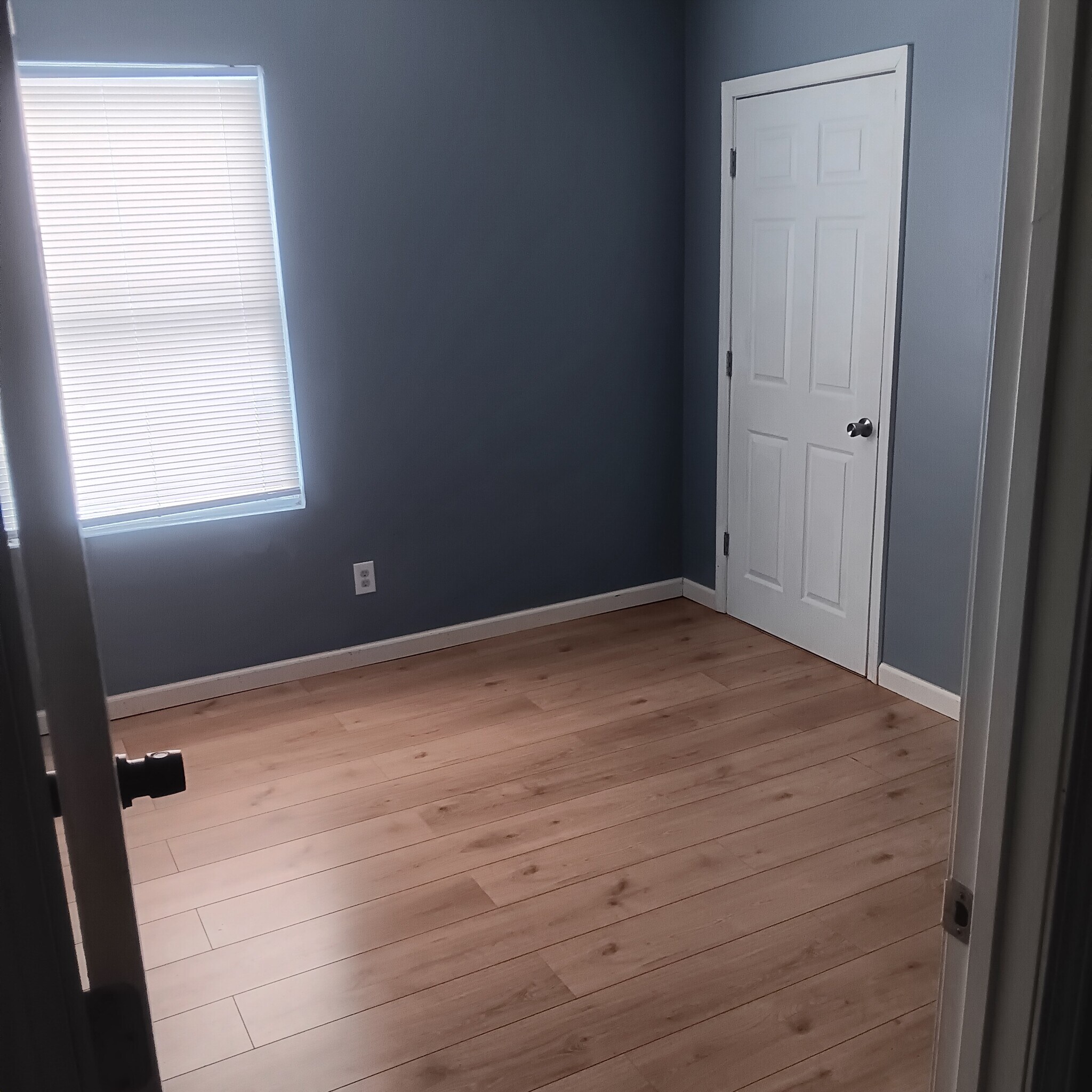 Building Photo - 351 Southwestern Pky