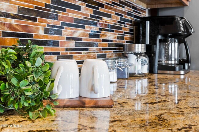 Building Photo - 9972 E Del Monte Ave