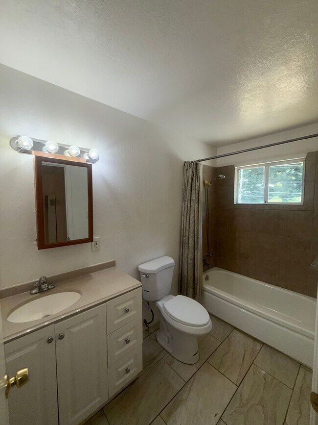 Building Photo - 7865 Leona Way