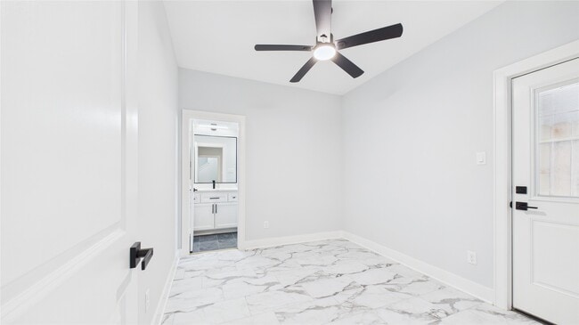 Building Photo - 3413 Daphne St