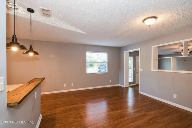 Building Photo - 868 Filmore Ln