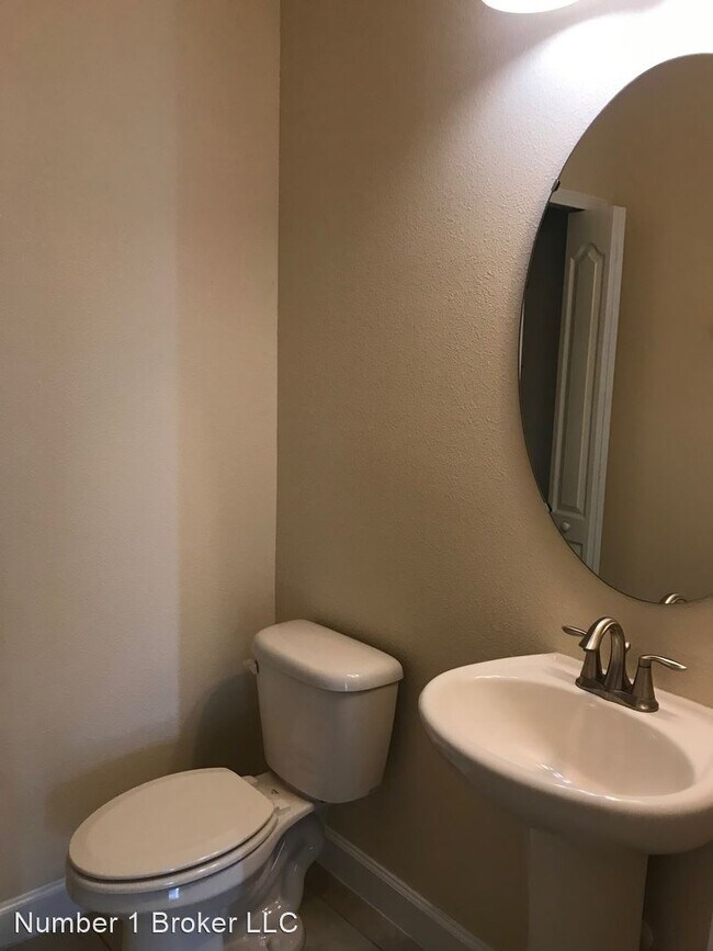 Building Photo - 5 br, 3.5 bath House - 15072 Evergreen Oak...