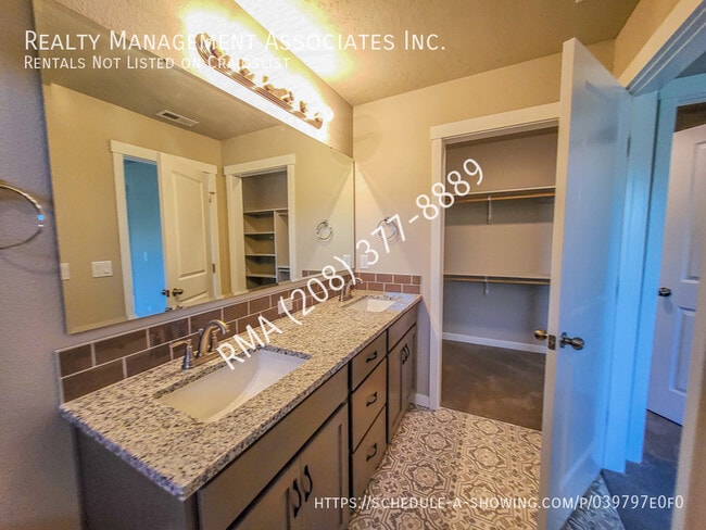 Building Photo - 3104 N Network Ln