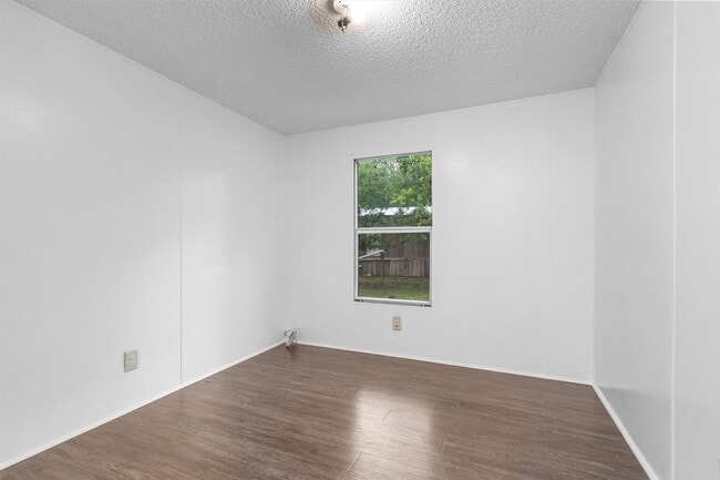 Building Photo - 19339 Forest Ln Cir