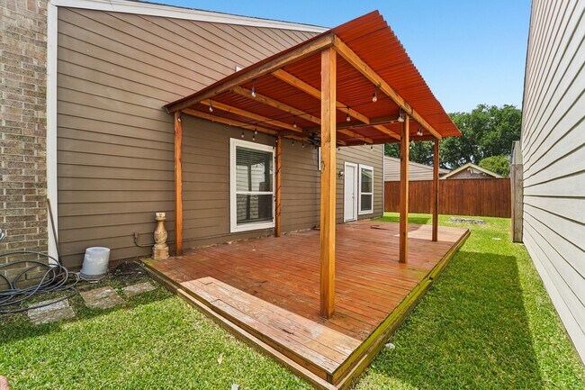 Building Photo - 9721 Debbie Ln