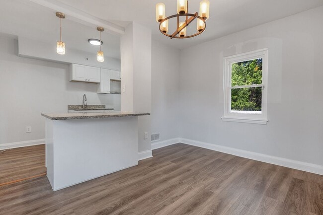 Building Photo - Newly Renovated 3 Bedroom 2 Bathroom in