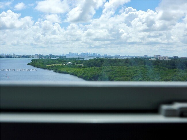 Building Photo - 300 Bayview Dr