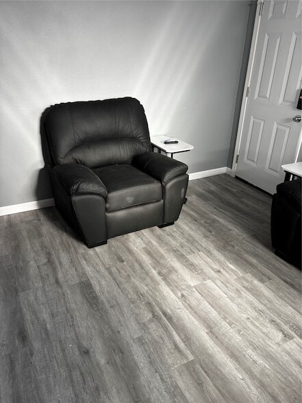 Building Photo - 100 Ross St