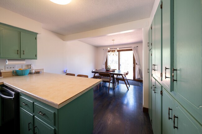Building Photo - 1581 Woodside Ct NE
