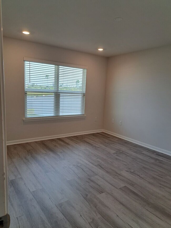 Building Photo - 6541 Slabinski Ln