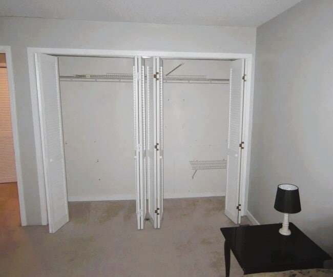 Building Photo - 1 BD/1.5BA Loft Condo Water & Electric Included