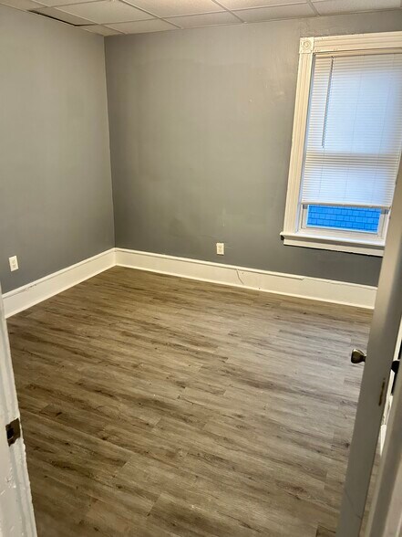 Building Photo - 18 John St