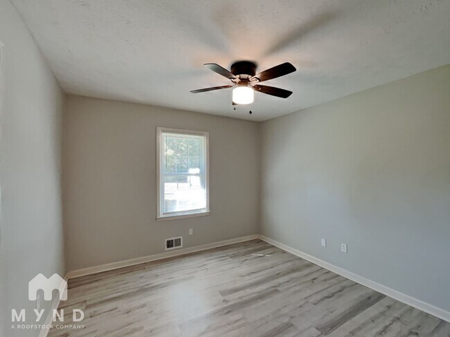 Building Photo - 944 Scoggins Rd