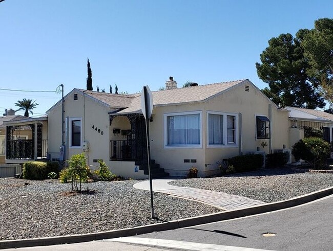 Building Photo - Studio Cottage w/ huge storage shed! Move-in Special