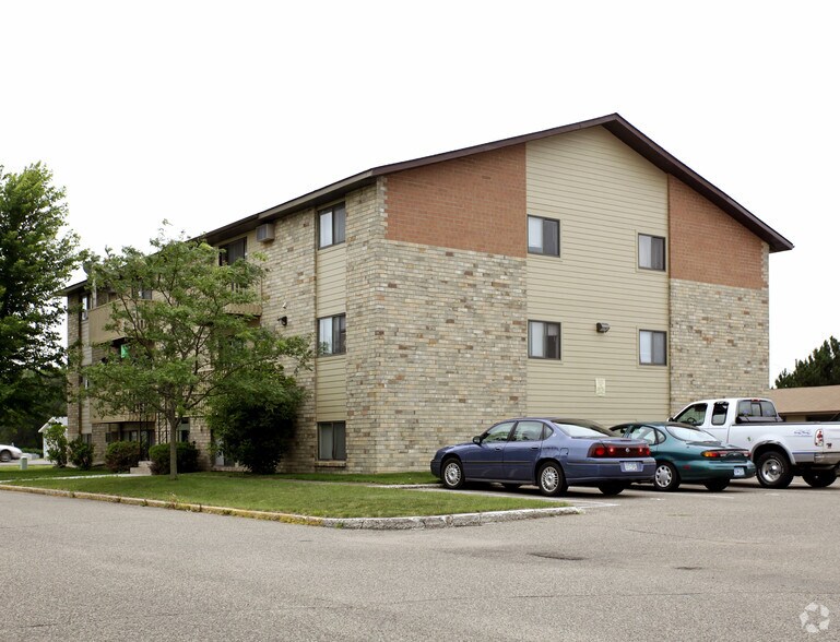 Westcello Apartments 919 Golf Course Rd Monticello MN 55362