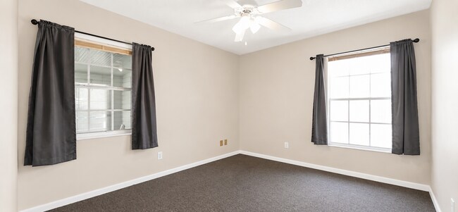 Building Photo - 1438 Thousand Roses Dr S