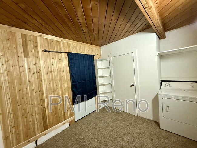 Building Photo - 335 Denslowe Dr