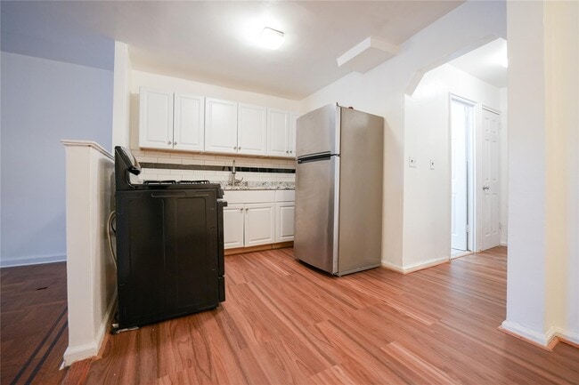 Building Photo - 1405 Burke Ave