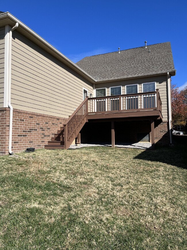 Building Photo - "Charming 4-Bed Home with Guest Suite & Gr...