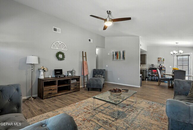 Building Photo - 404 Villa Ysleta