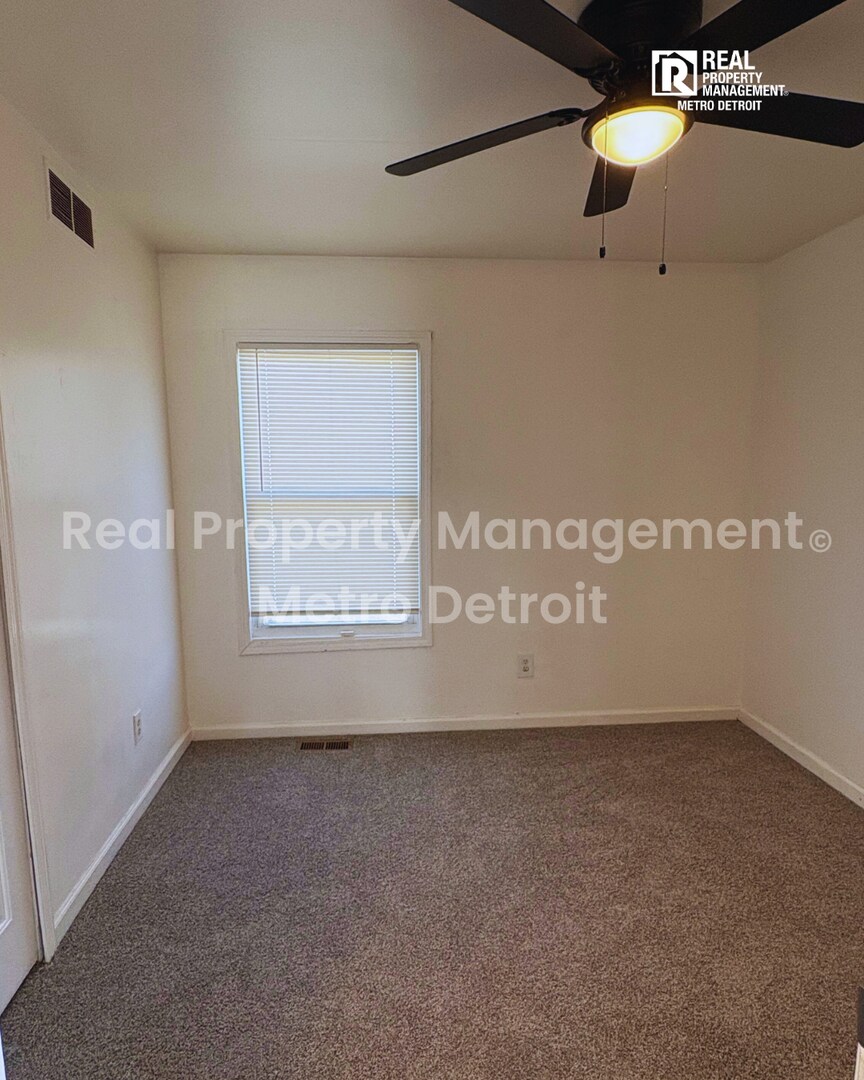 Building Photo - 433 Navahoe St