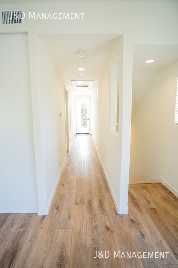 Building Photo - 1371 N Vulcan Ave