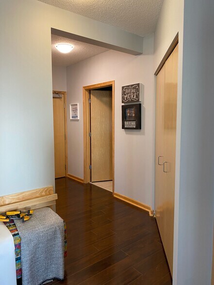 Primary Photo - 7600 Lyndale Ave S